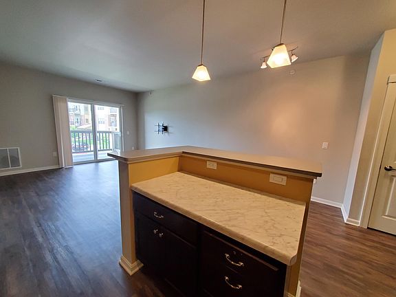 3rd image of 5194 Sassafras Dr #205