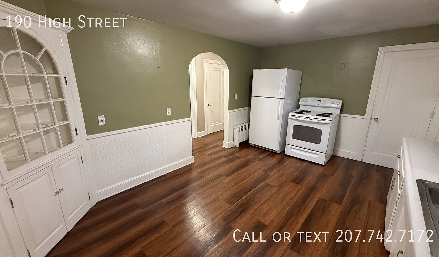 Large 2 BR second floor apartment with garage and laundry hook-ups — Photo 4