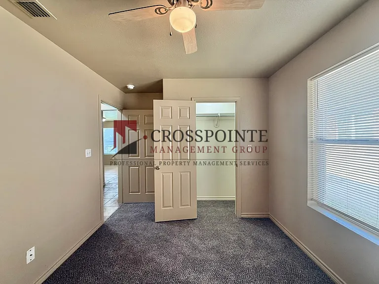 West 25th Street 819 Duplex — Photo 10