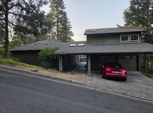 1105 Ivy Ln, Ashland, OR 97520