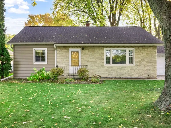 120 Anton Ct, Appleton, WI 54915