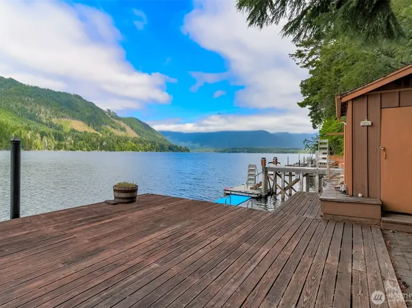 20 N Lakefront Loop, Hoodsport, WA 98548