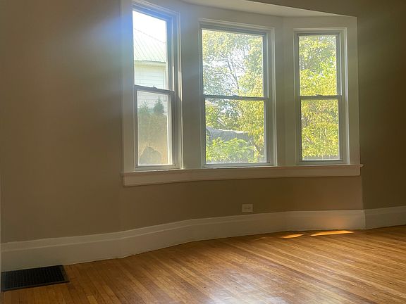 2nd image of 412 Melville St