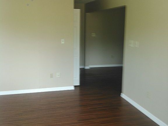 2nd image of 1871 Agora Cir SE