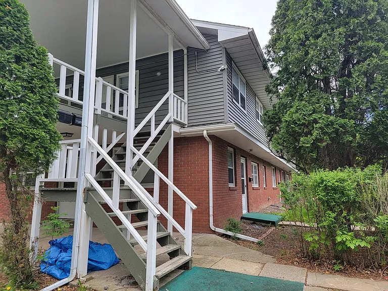 1012 N Summit St #F — Photo 8