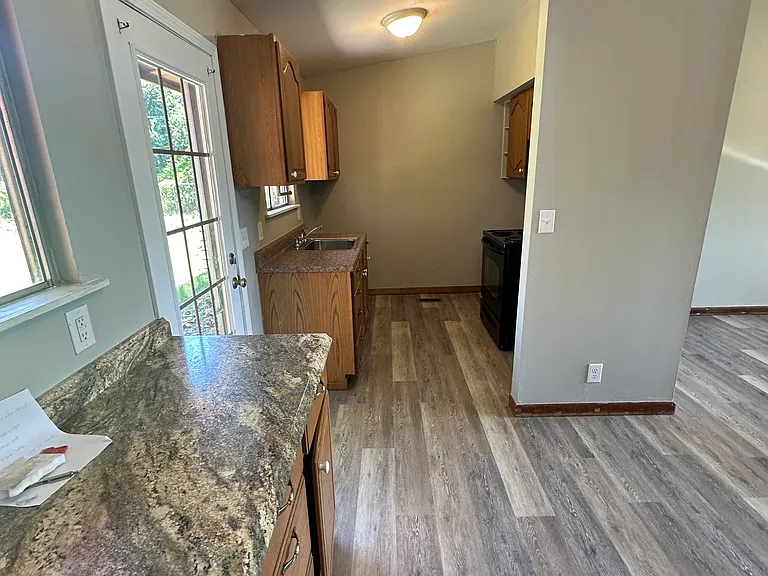 2612 Williams Ave — Photo 5