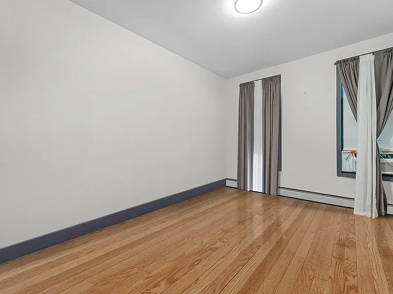 1137 Blake Ave #1 — Photo 4