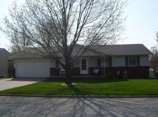 1010 Redbud Ln, Eureka, IL 61530