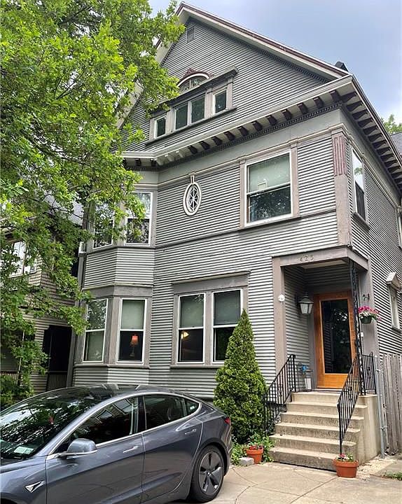 1st image of 425 Richmond Ave APT 3