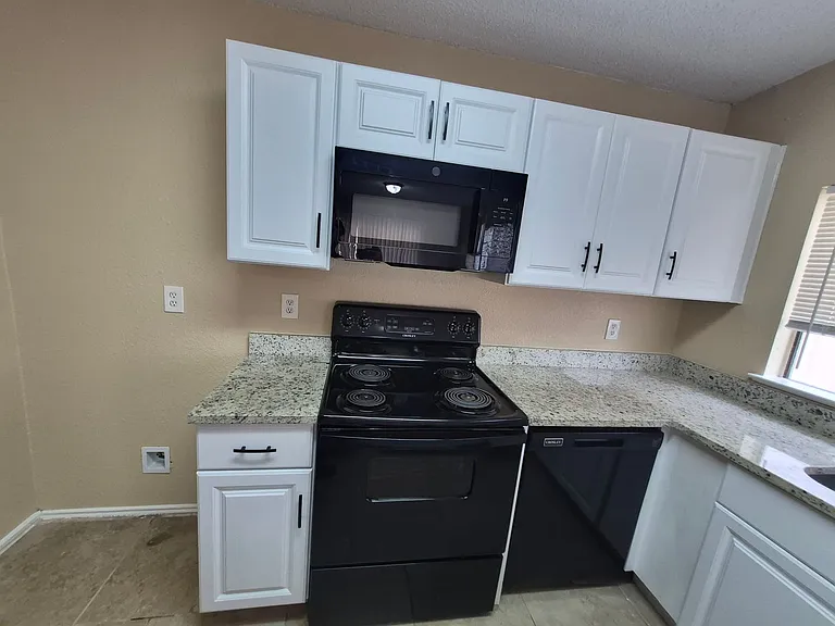 8469 Maple Ridge Dr — Photo 15