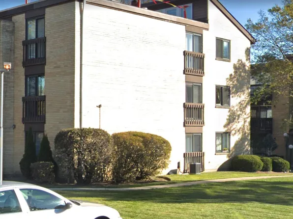 1104 S Forums Ct #3A, Wheeling, IL 60090