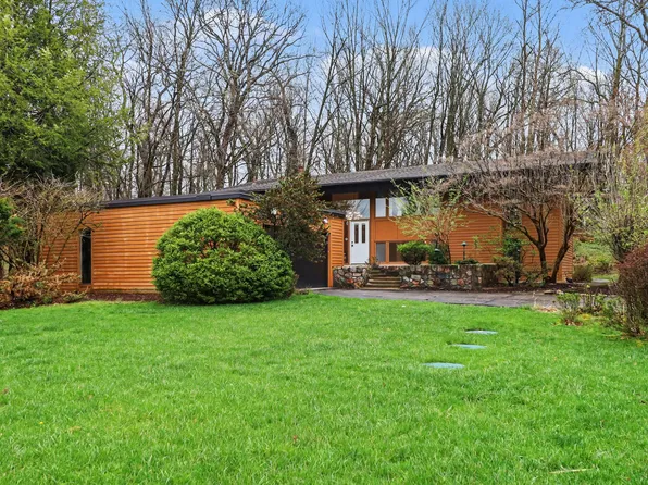 2353 Blueberry Ln, Ann Arbor, MI 48103