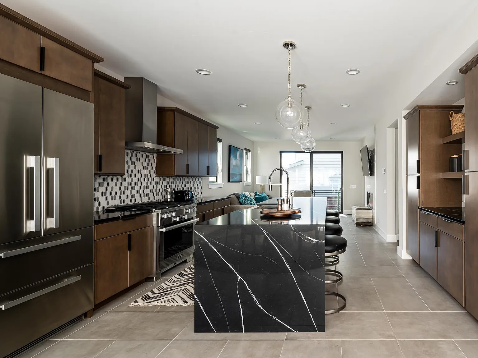 423 N Willson Ave — Photo 3