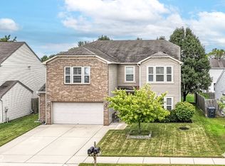 8221 S Evening Dr, Pendleton, IN 46064