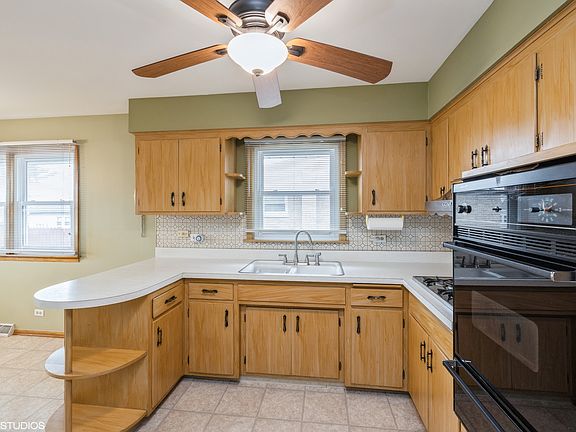 4th image of 505 Buckthorn Ln