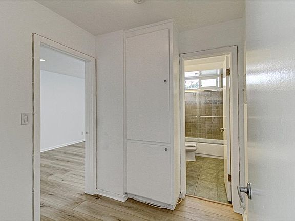 5th image of 3907 La Crescenta Ave #209-1