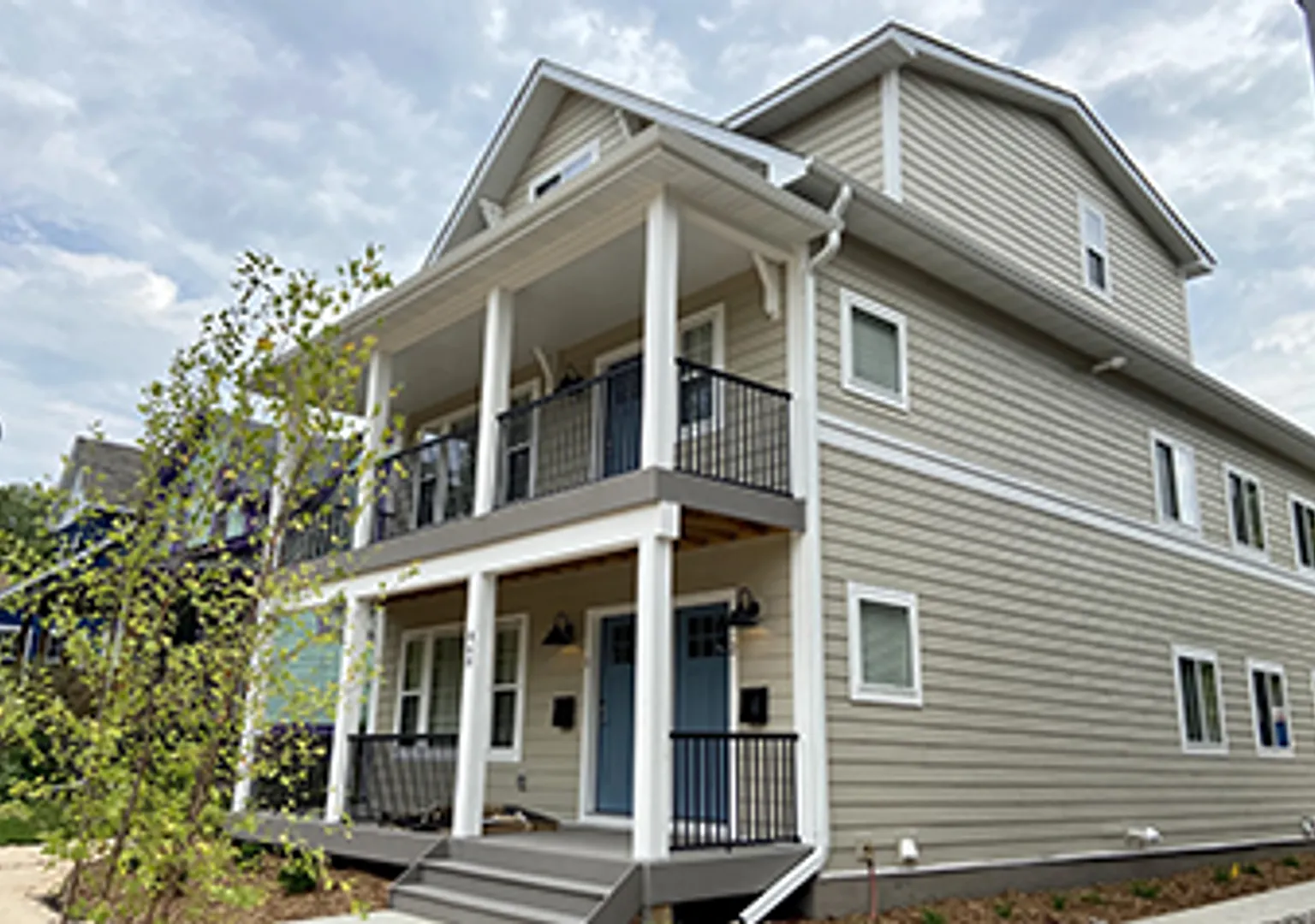 868 18th Ave SE Duplex — Photo 1