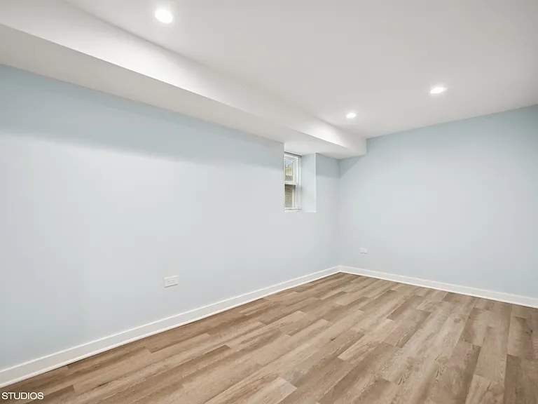 2547 W Homer St #1G — Photo 4
