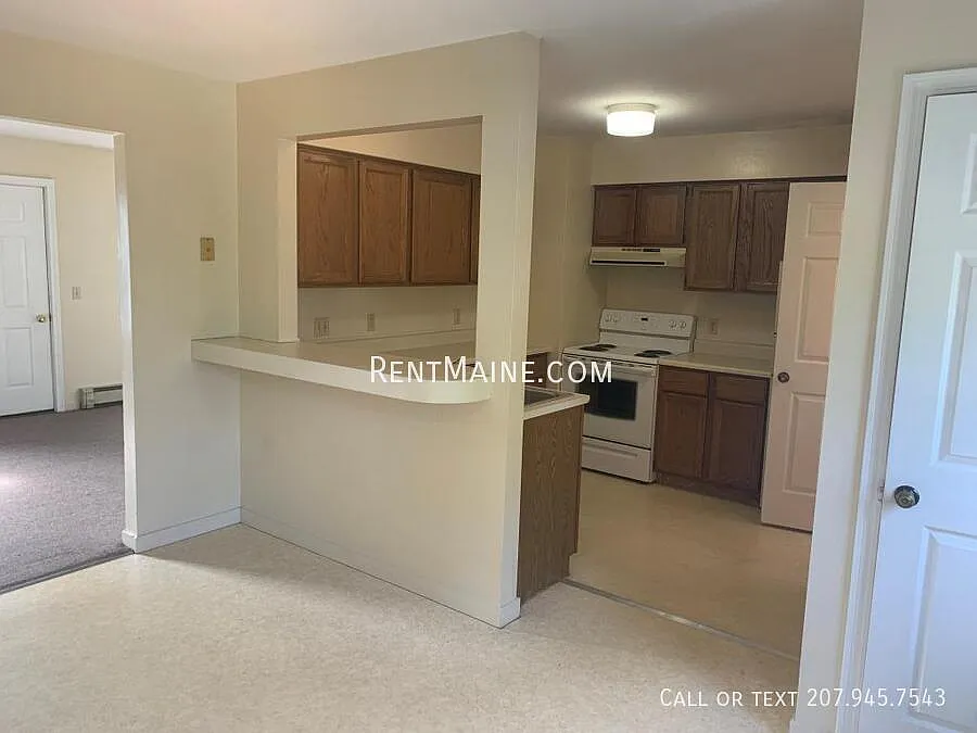 Photo 2 of 17 - 71 Valley View Ln #D - Bangor, ME Building Photo - 71 Valley View Ln #D