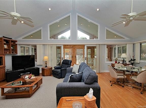 5th image of 164 Neighborly Dr