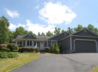 101 Fieldstone Dr, Milford, PA 18337