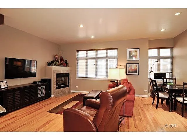 Living Room - 2429 N Clybourn Ave #E