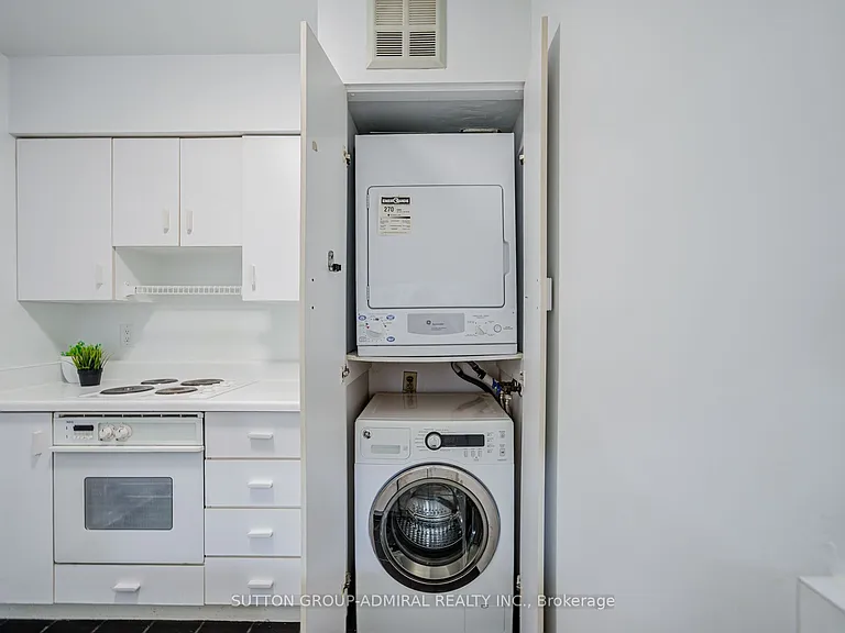 1055 Bay St #716 — Photo 26