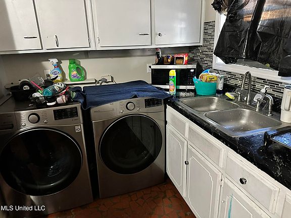 4th image of 8694 Bunker Hill Dr