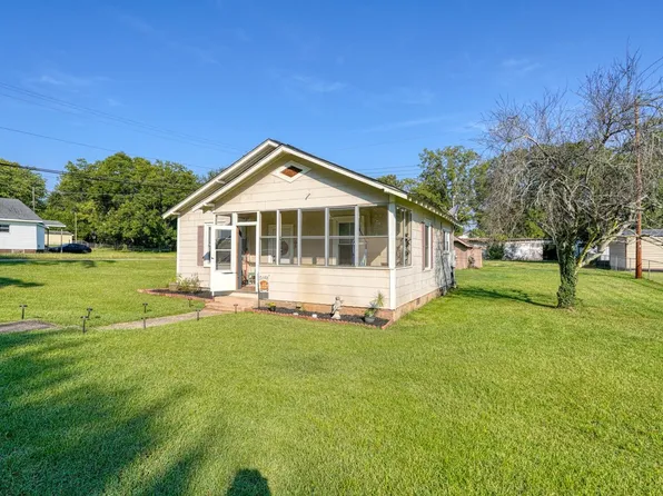 15 3rd St, Inman, SC 29349