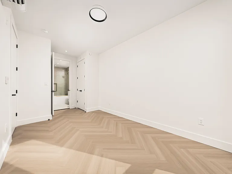 34-16 38th St #220 — Photo 8