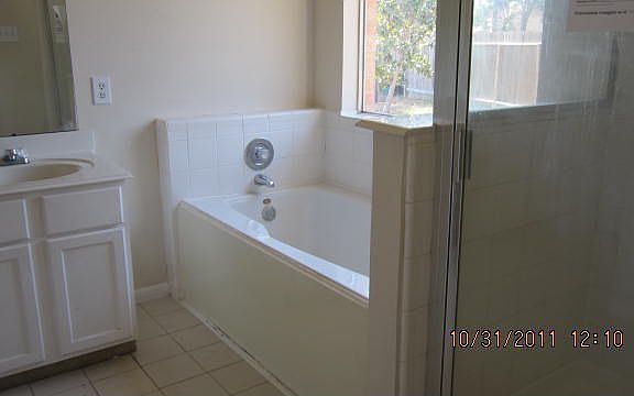 3rd image of 1926 Thistlecreek Ct