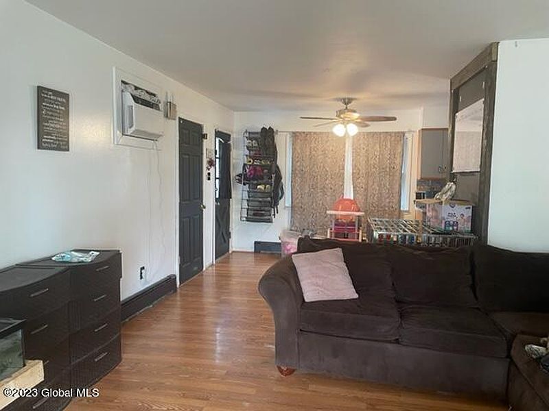 4th image of 1031 Alheim Drive