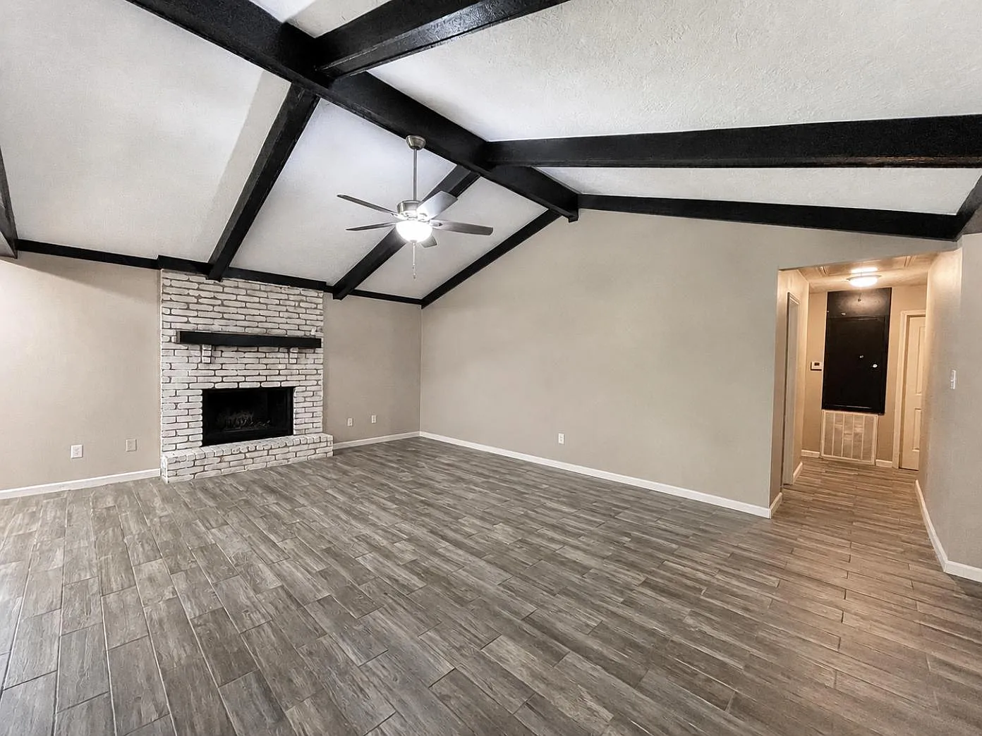 5 bed, 1682 sqft, $1,995 — Photo 2