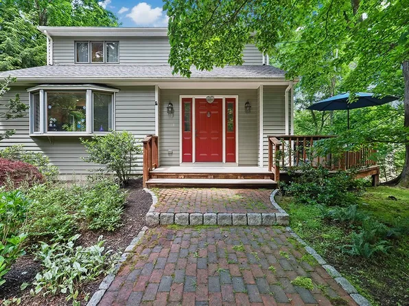 33 Saddle Ridge Rd, Dover, MA 02030