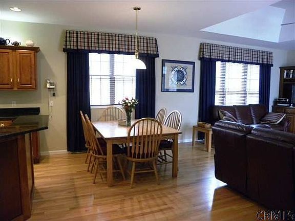 4th image of 42 Cambridge Ave