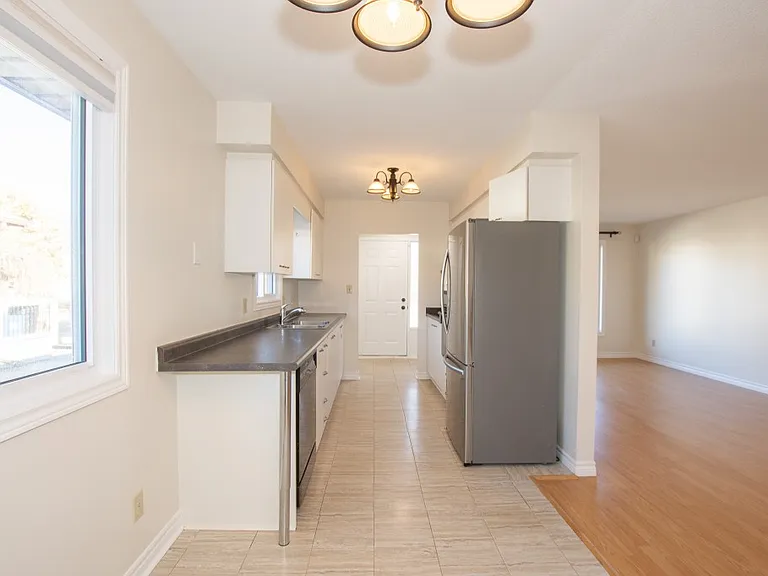 39 Mayfair Dr — Photo 11