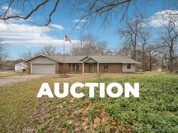 1703 N Fox St, Chouteau, OK 74337