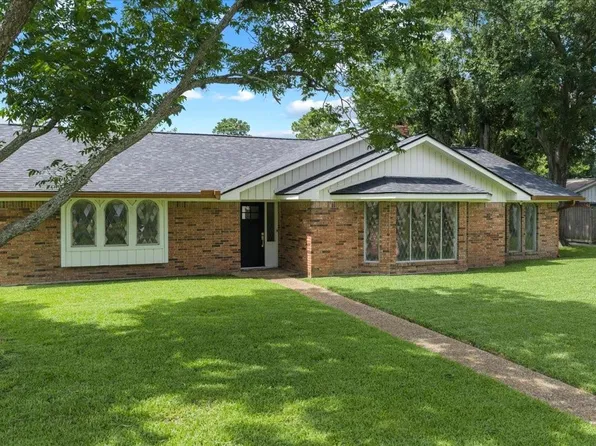 4805 Burning Tree Dr, Baytown, TX 77521