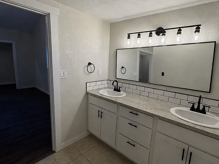 1460 Cascade Dr — Photo 16