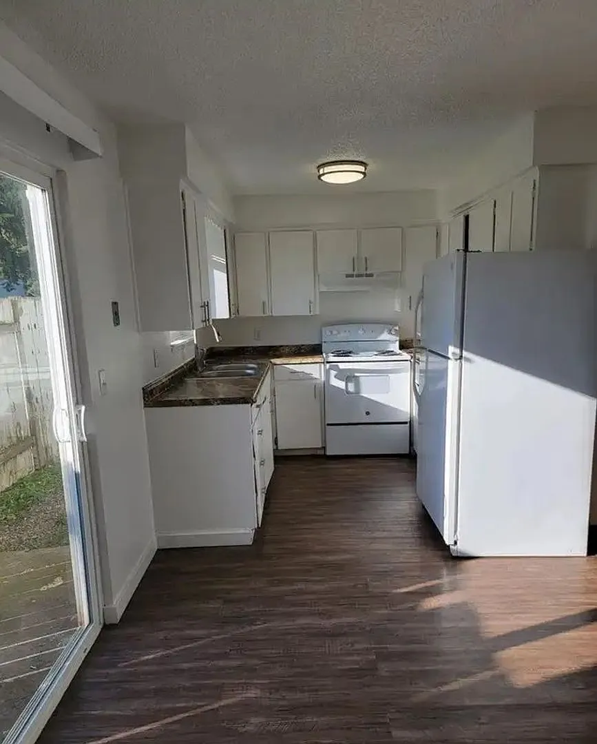 2435 Lee St Se — Photo 3