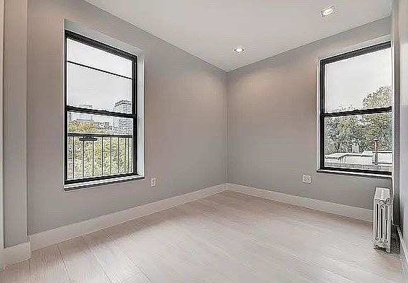 4th image of 195 Stanton St #6ETWO