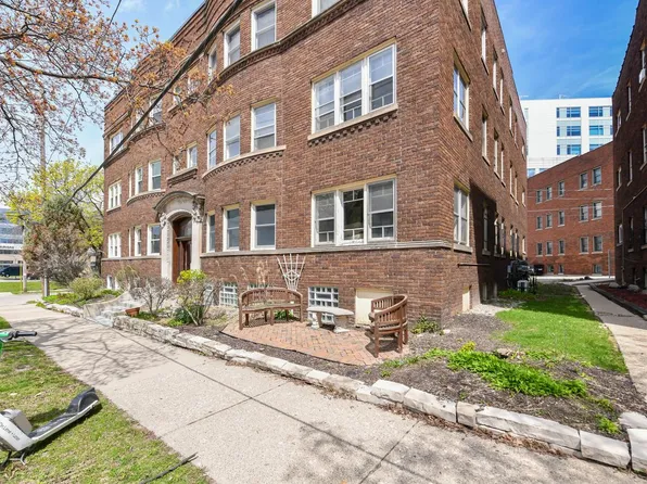 2302 E Wyoming PLACE #D, Milwaukee, WI 53202