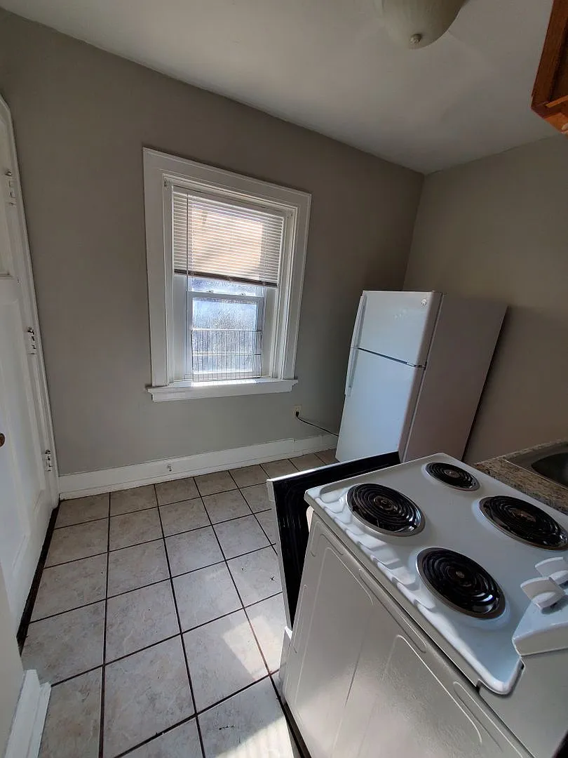 Historical Apartments l Oak St — Photo 3