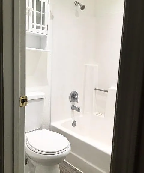 4240 N Longview Ave #6 — Photo 7