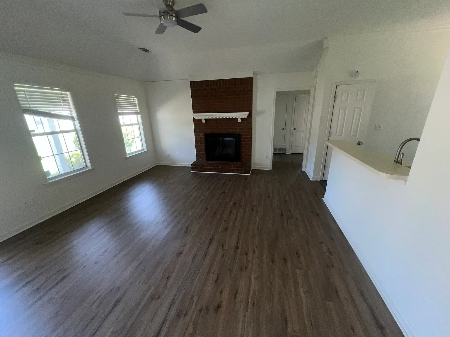 3 bed, 1264 sqft, $1,900 — Photo 2