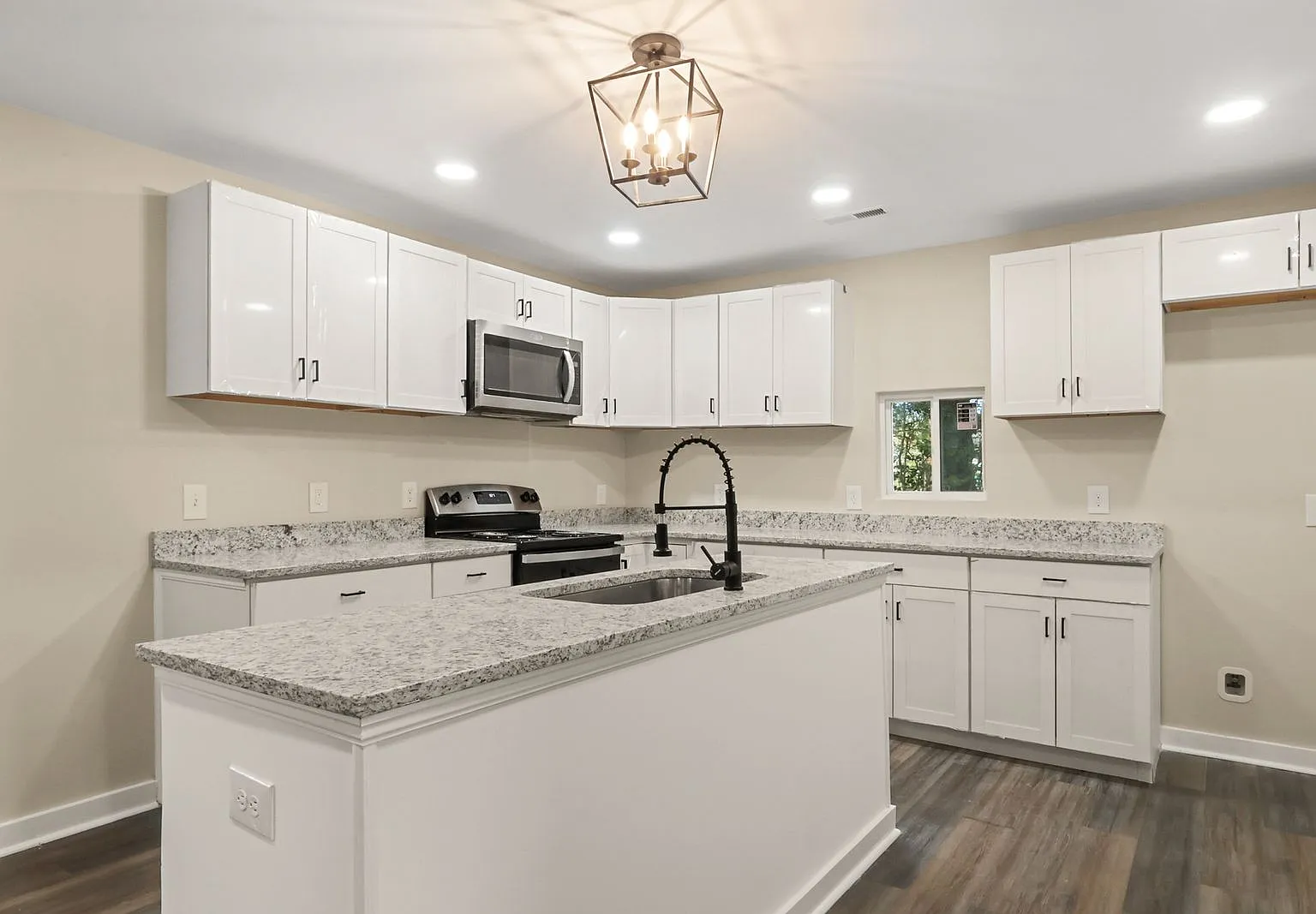 3 bed, 1244 sqft, $1,650 — Photo 4