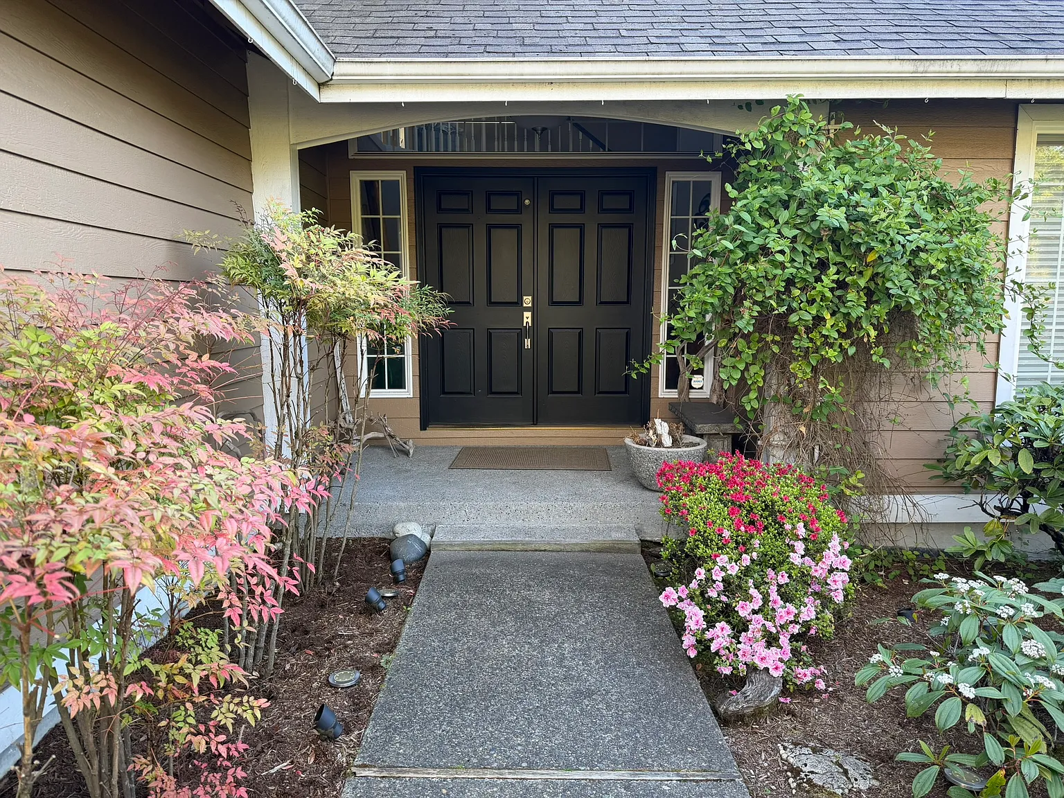 4 bed, 2.5 bath, 2270 sqft, $4,850 — Photo 3