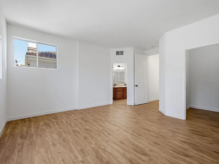 2338 Huntington Dr — Photo 11