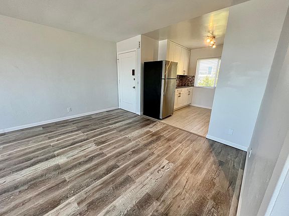 4th image of 684 Corbett Ave