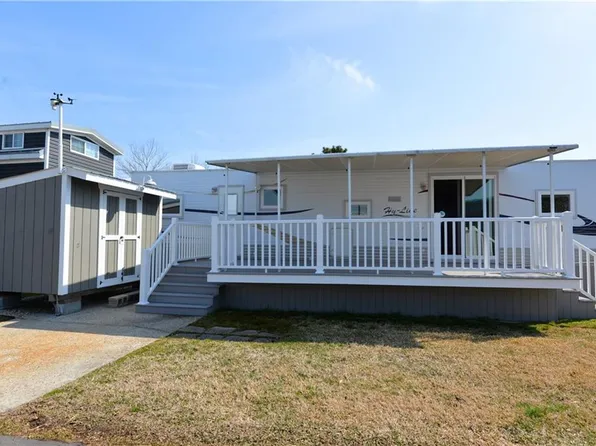 3665 Sandpiper Rd #222, Virginia Beach, VA 23456